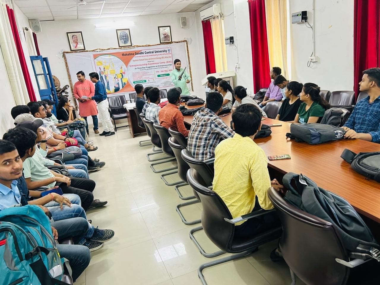 चुनौती व परिवर्तन को स्वीकार करने वाला ही होता है सफल उद्यमी