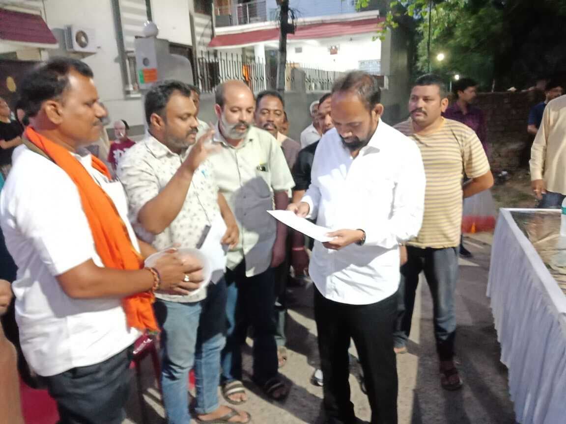 भाजपा प्रत्याशी से श्रमिकों के मामलों को चुनावी मुद्दे में शामिल करने की मांग की