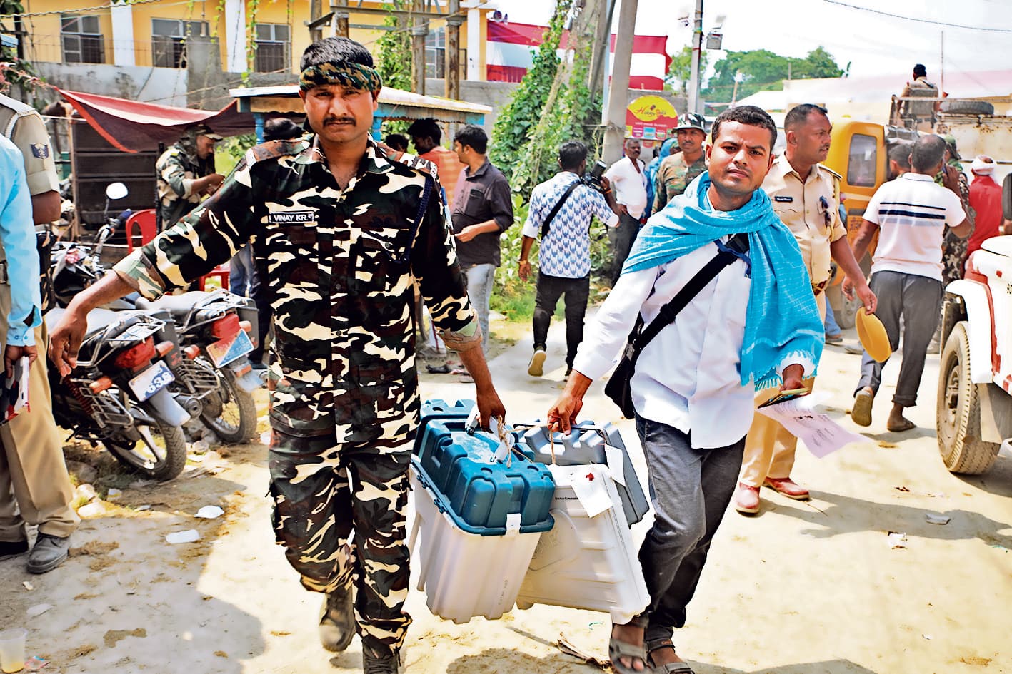आज कड़ी सुरक्षा के बीच 1917 मतदान केंद्रों पर डाले जायेंगे वोट