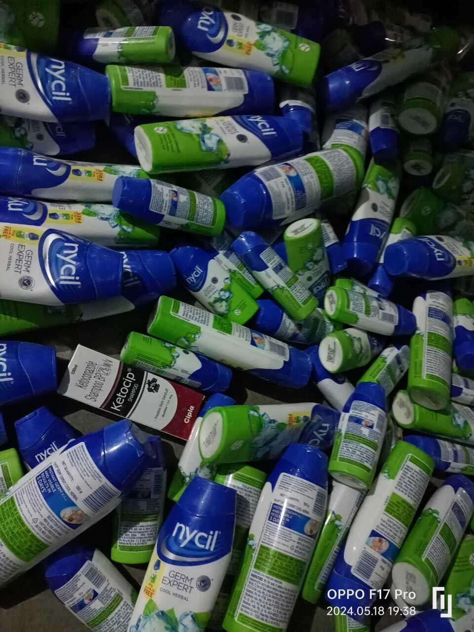 लाखों रुपये का नकली कॉस्मेटिक सामान, बेबी ऑयल पाउडर और साबुन जब्त