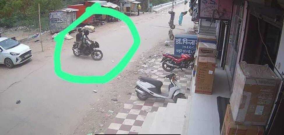 चेन स्नैचर का पुलिस ने किया फोटो जारी, सहयोग की अपील