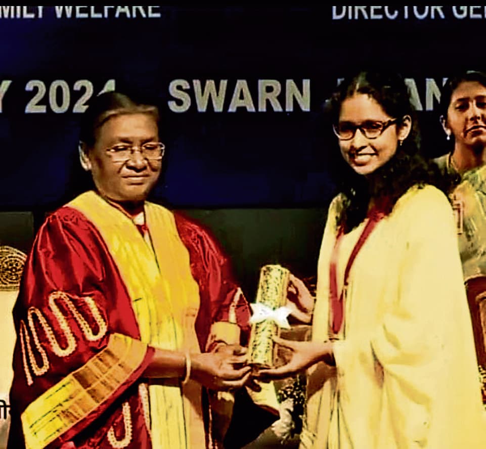 डीपीएस की पूर्व छात्रा अनिमा को राष्ट्रपति ने किया सम्मानित