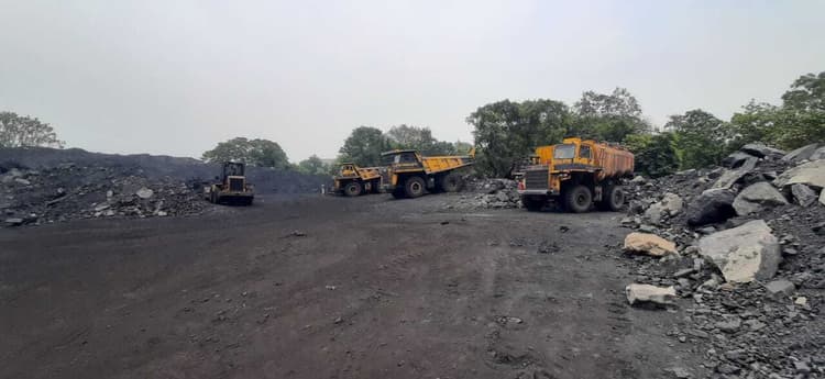 बासुदेवपुर कोलडंप से हो रही कोयले व पार्ट्स-पुर्जे की चोरी