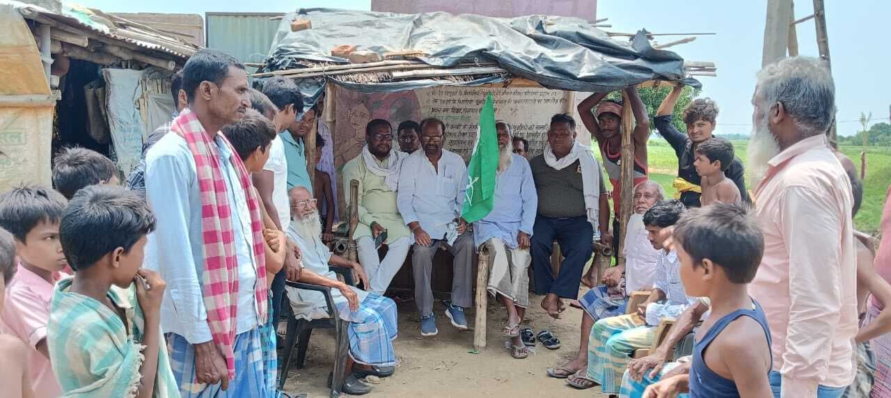 झामुमो ने इंडी गठबंधन प्रत्याशी के पक्ष में किया जनसंपर्क