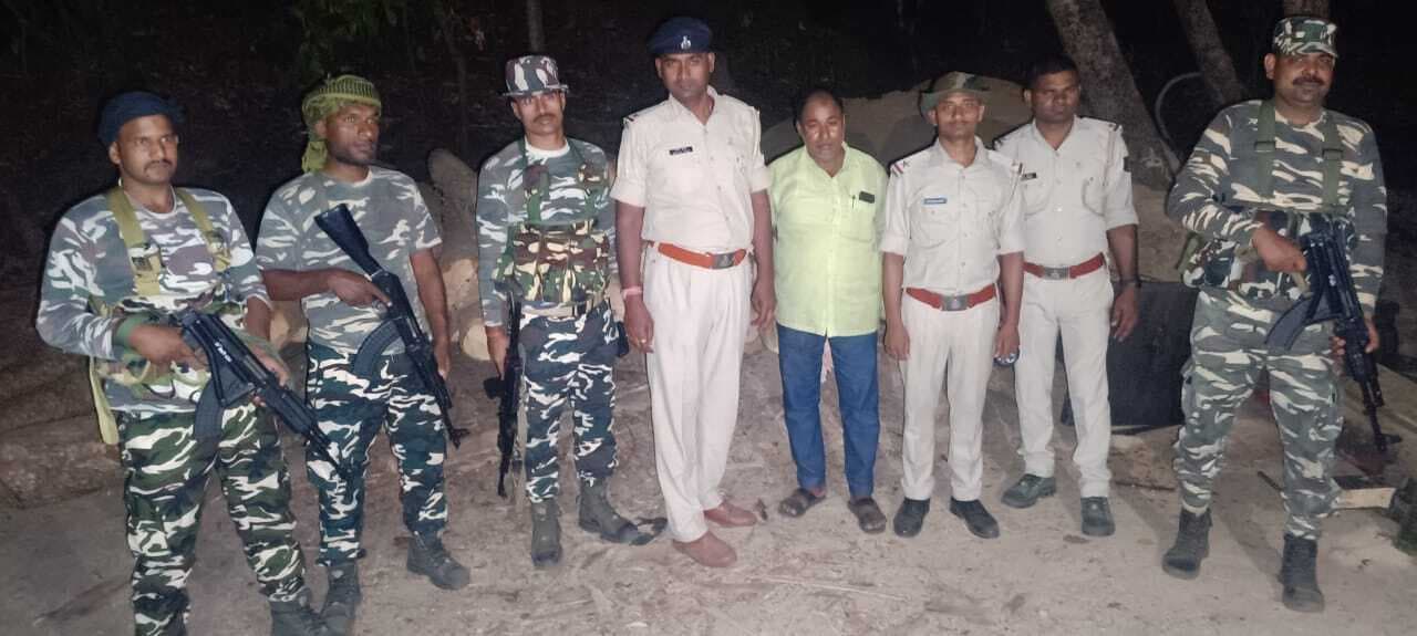 सिंघपुर जंगल से 950 ग्राम अफीम व लकड़ियां जब्त