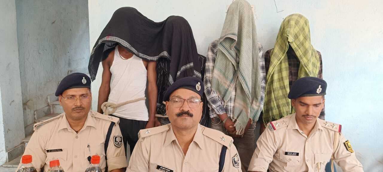 दुकानों में चोरी करनेवाले गिरोह के चार पकड़ाये, मास्टरमाइंड फरार