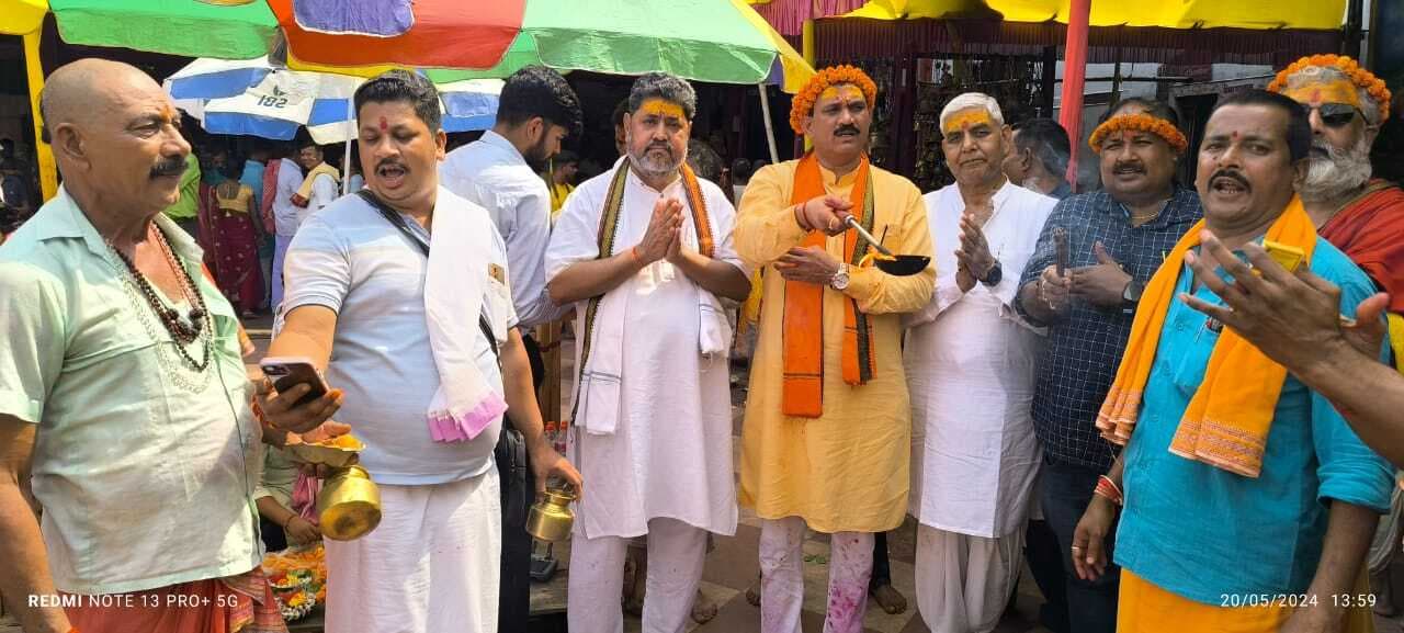 चुनाव : छतीशगढ़ के स्वास्थ्य मंत्री ने की फौजदारीनाथ की पूजा