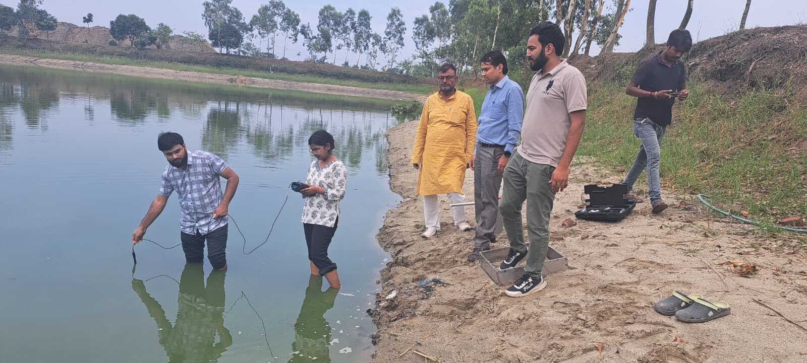 जामनीगुड़ी में मिट्टी व जलीय गुणवत्ता का किया परीक्षण, कृषकों को दी आवश्यक जानकारी