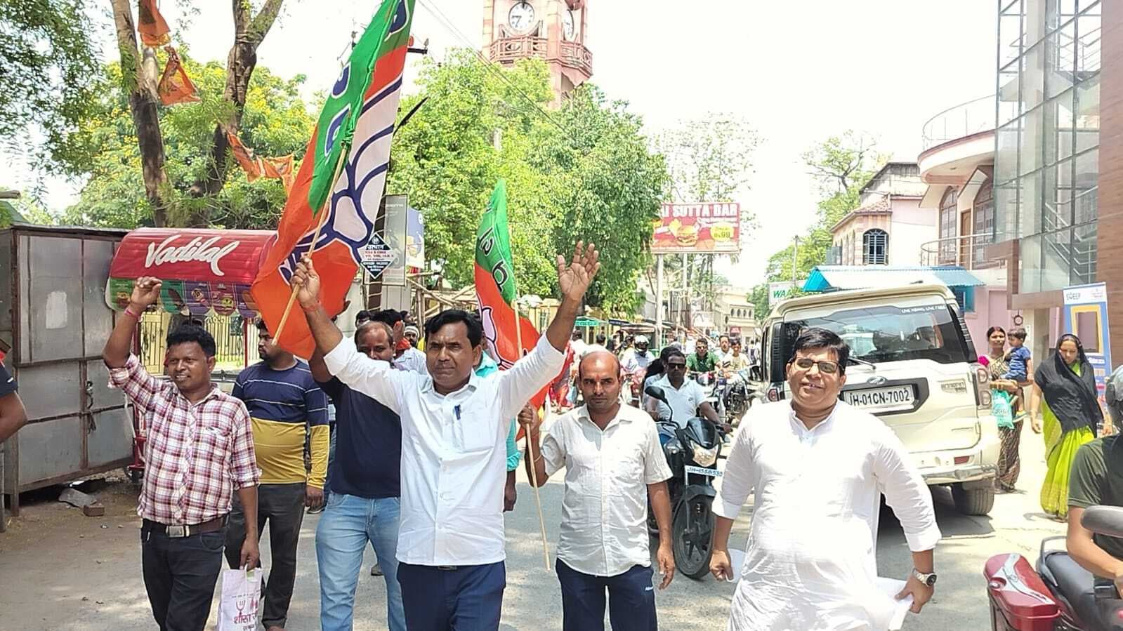 भाजपा प्रत्याशी के पक्ष में प्रचार रथ रवाना