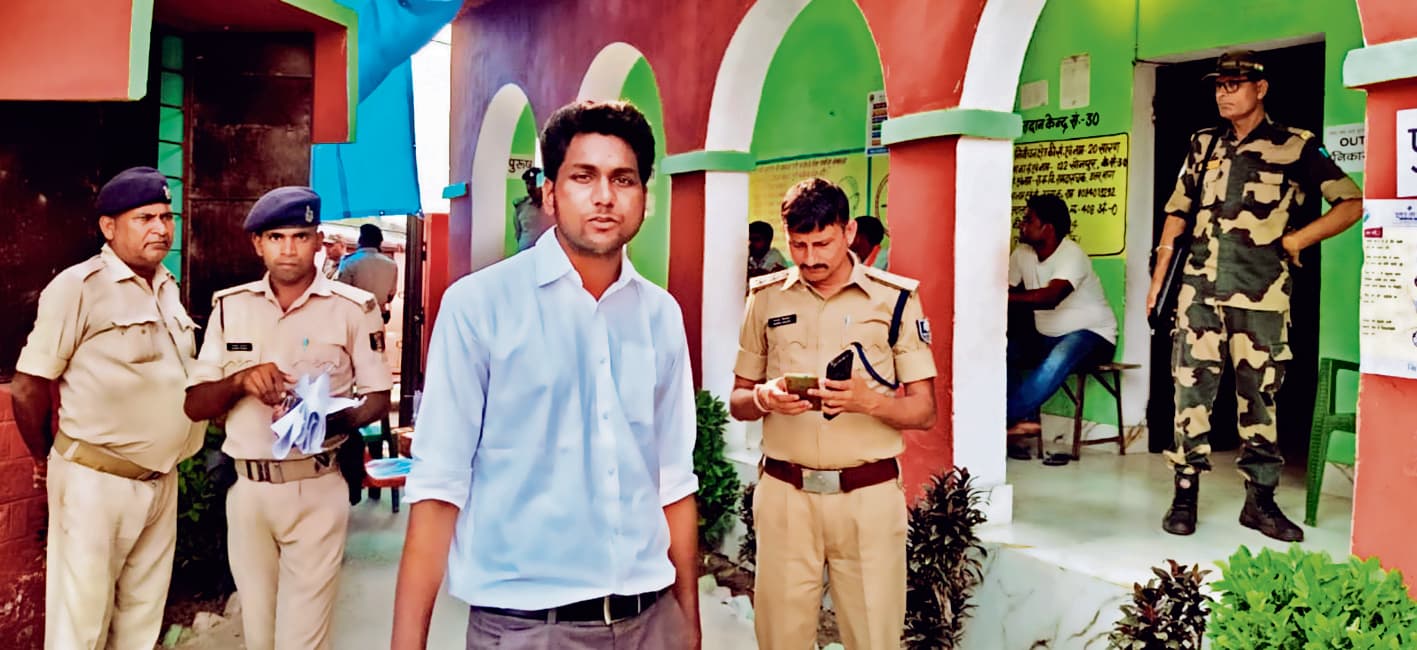 खुशनुमा मौसम के बीच लोकतंत्र की मजबूती के लिए वोटरों ने उत्साह के साथ किया मतदान