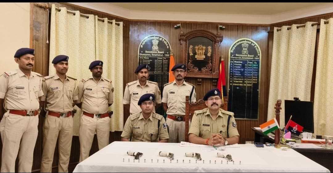 बेगूसराय का आर्म्स सप्लायर मसूदन चार यूएस मॉडल पिस्टल व 20 कारतूस के साथ गिरफ्तार