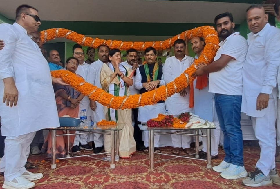 गरीबों व पिछड़ों के विकास के लिए मोदी सरकार संकल्पित : शाहनवाज