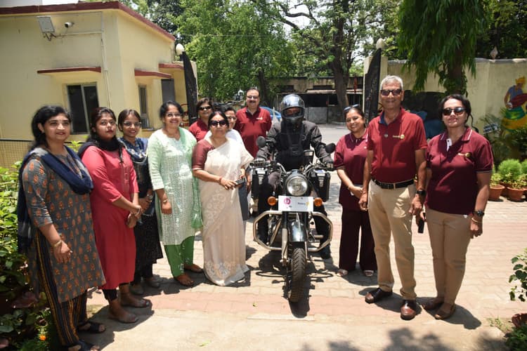 शिक्षा से बालिका सशक्तीकरण का संदेश लेकर देश भ्रमण पर निकले बाइक राइडर बीजू का स्वागत