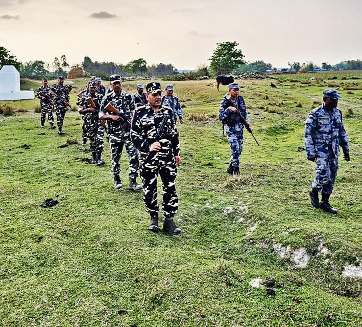 एसएसबी व एपीएफ के जवानों ने की संयुक्त गश्त