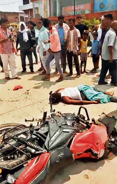 सड़क हादसे में तीन युवकों की मौत