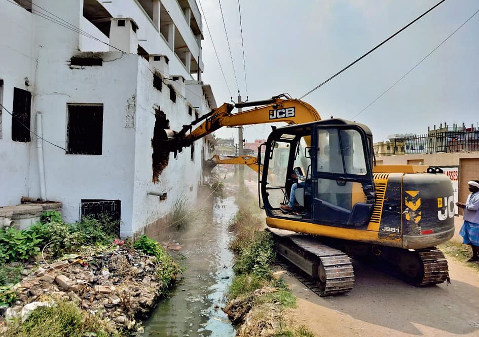राजाबाजार में कई और मकान चिह्नित, चलेगा बुलडोजर