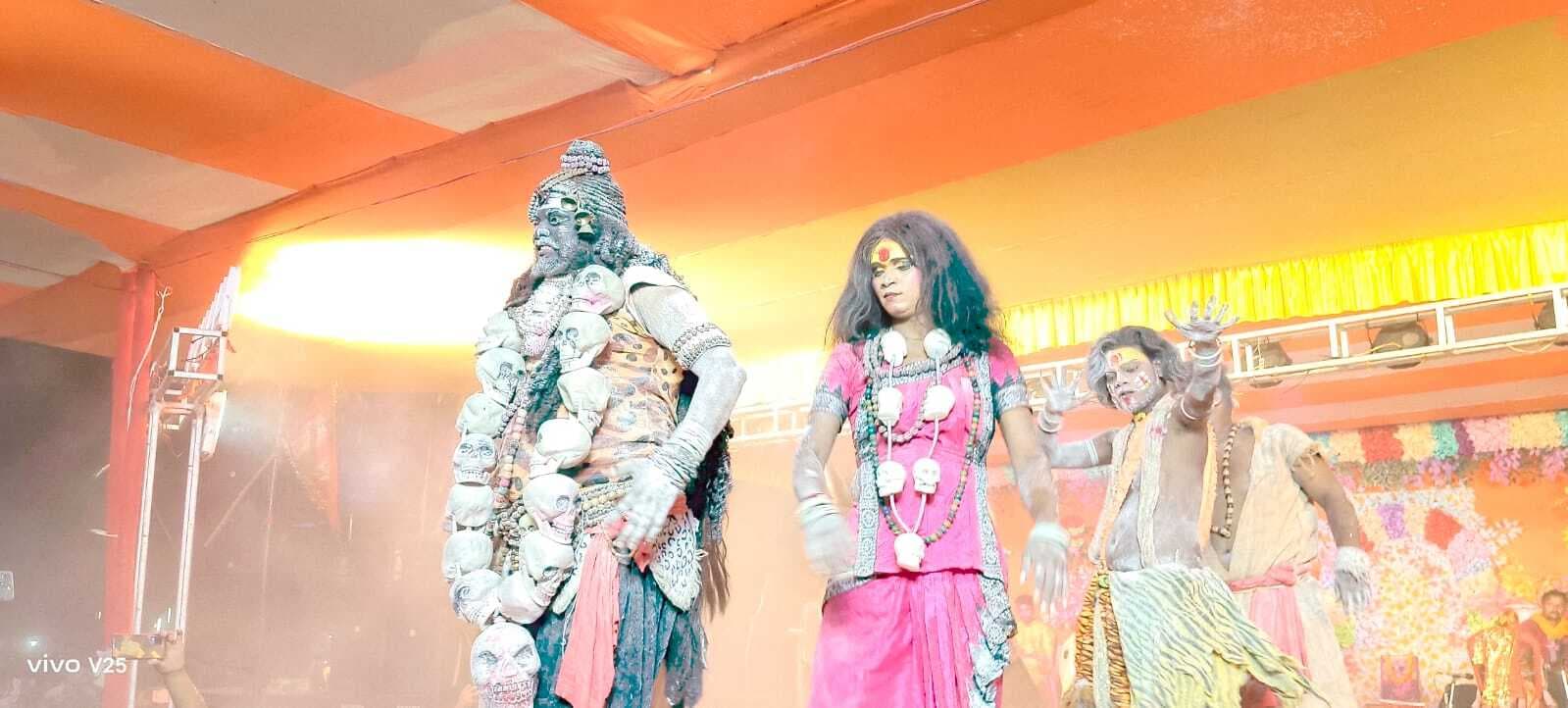 पाथरोल शतचंडी महायज्ञ पूर्णाहूति के साथ संपन्न, कोलकाता से आये कलाकारों ने पेश की झांकी
