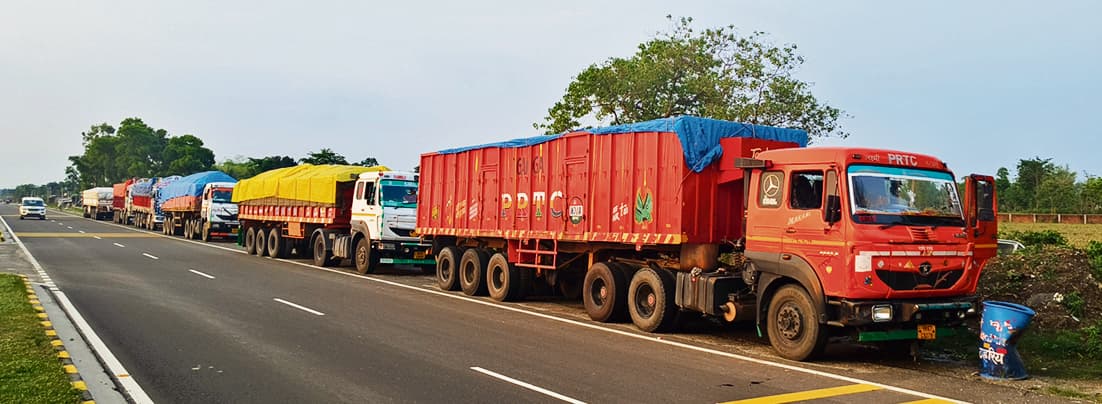 कोयला तस्करों के खिलाफ अभियान में छह ट्रक जब्त