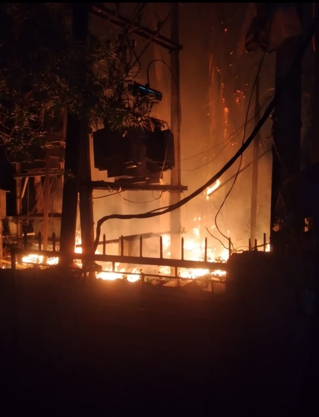 कांके ब्लॉक चौक के पास ट्रांसफार्मर में लगी आग