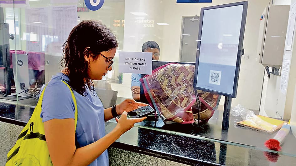 सियालदह से सॉल्टलेक तक यूपीआइ पेमेंट की सुविधा