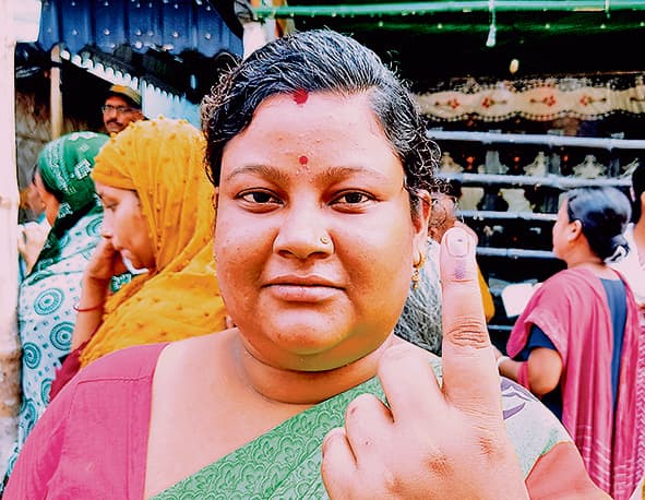 छिटपुट हिंसा के बीच बंगाल की सात सीटों पर 73% मतदान