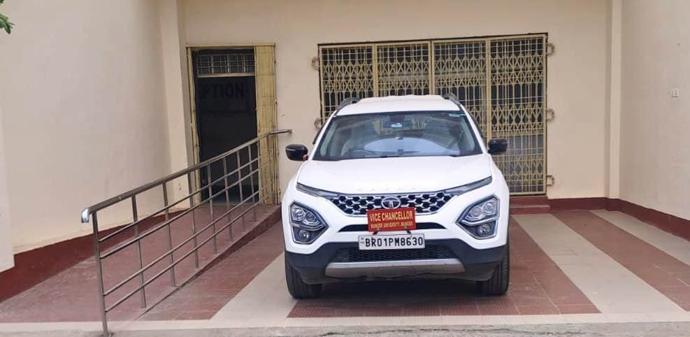 कुलपति की कार ठीक कराने को मिला था 8 हजार, दूसरे मद में कर दिया खर्च