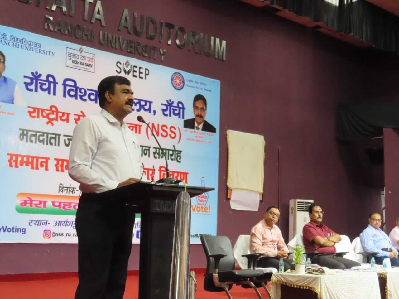 वोट डालना हमारा अधिकार ही नहीं, कर्तव्य भी है : सीइओ