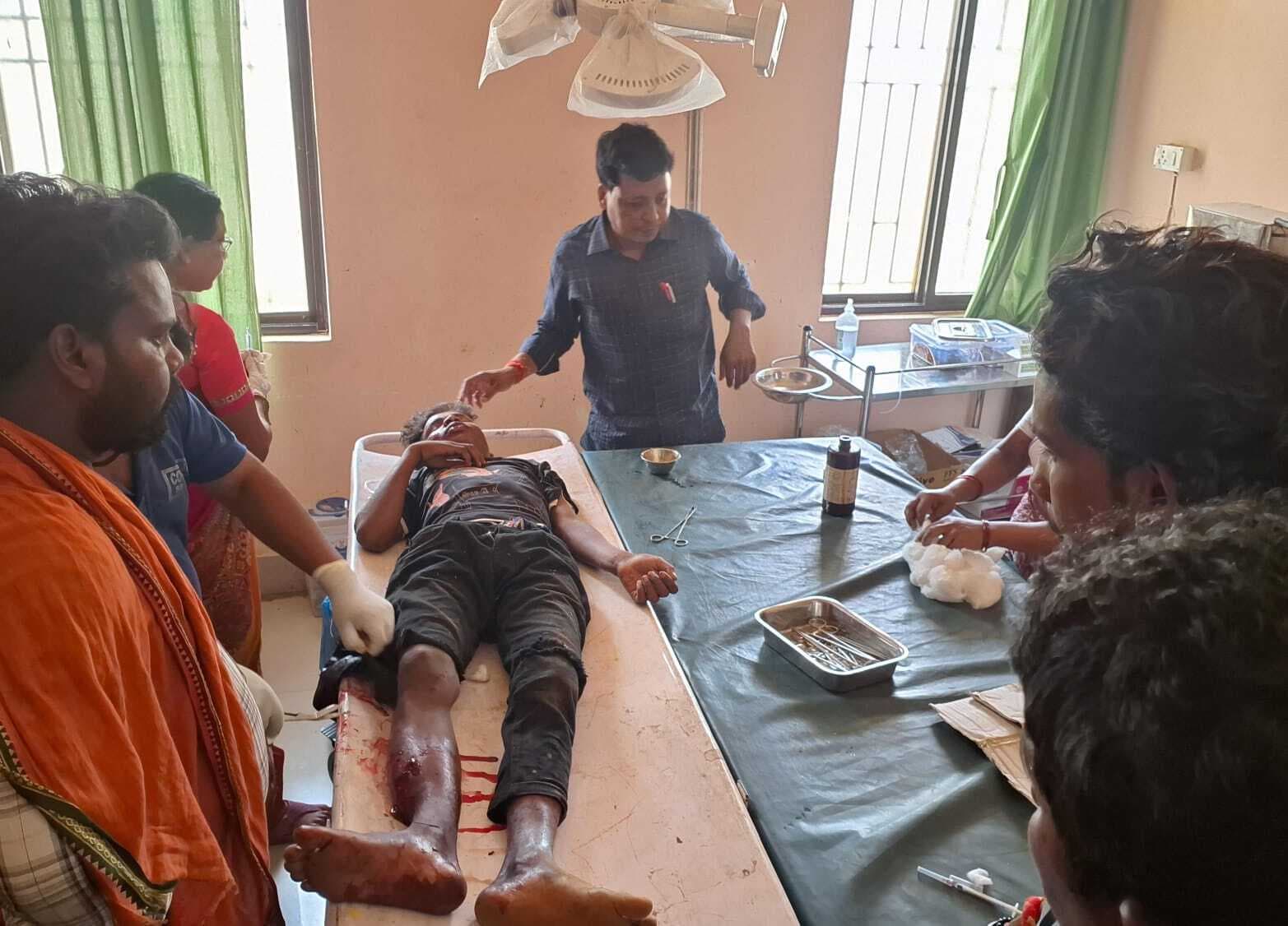 जरताल गांव में अनियंत्रित बाइक दुर्घटना में पालाेजोरी के दो युवक घायल, रेफर