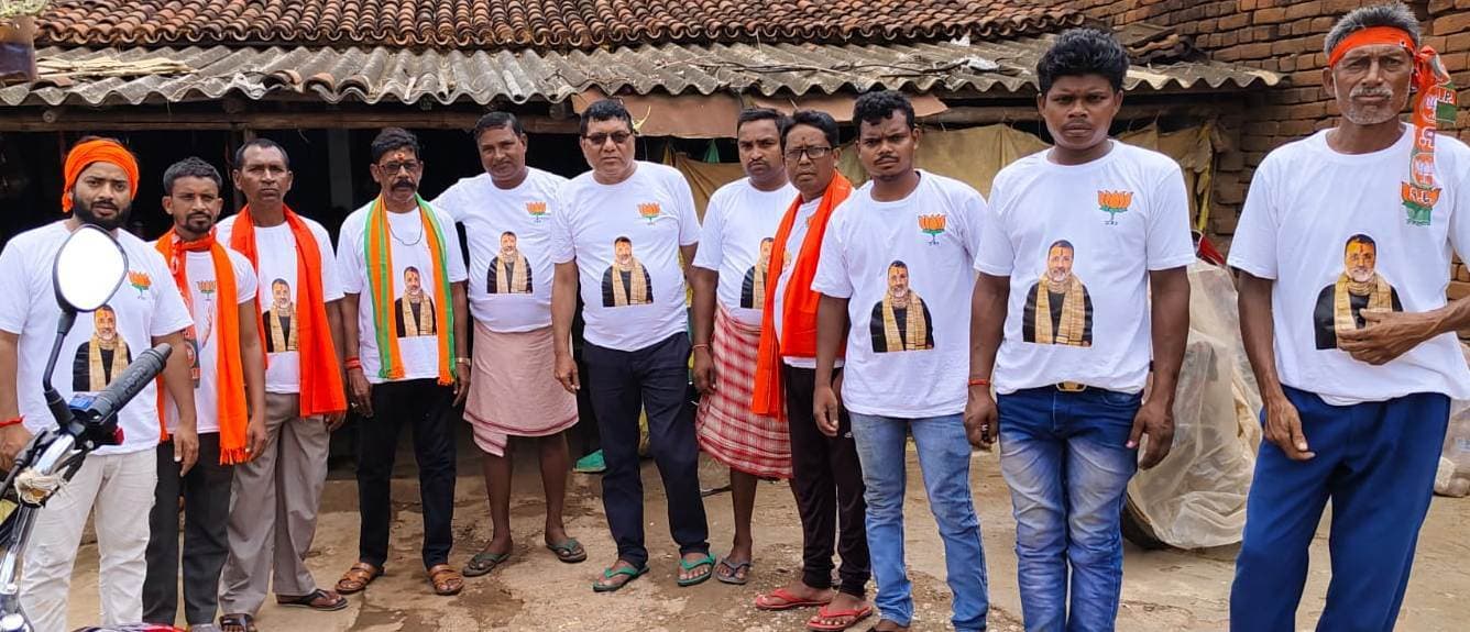 भाजयुमो ने डॉॅ निशिकांत दुबे के पक्ष में किया जनसंपर्क