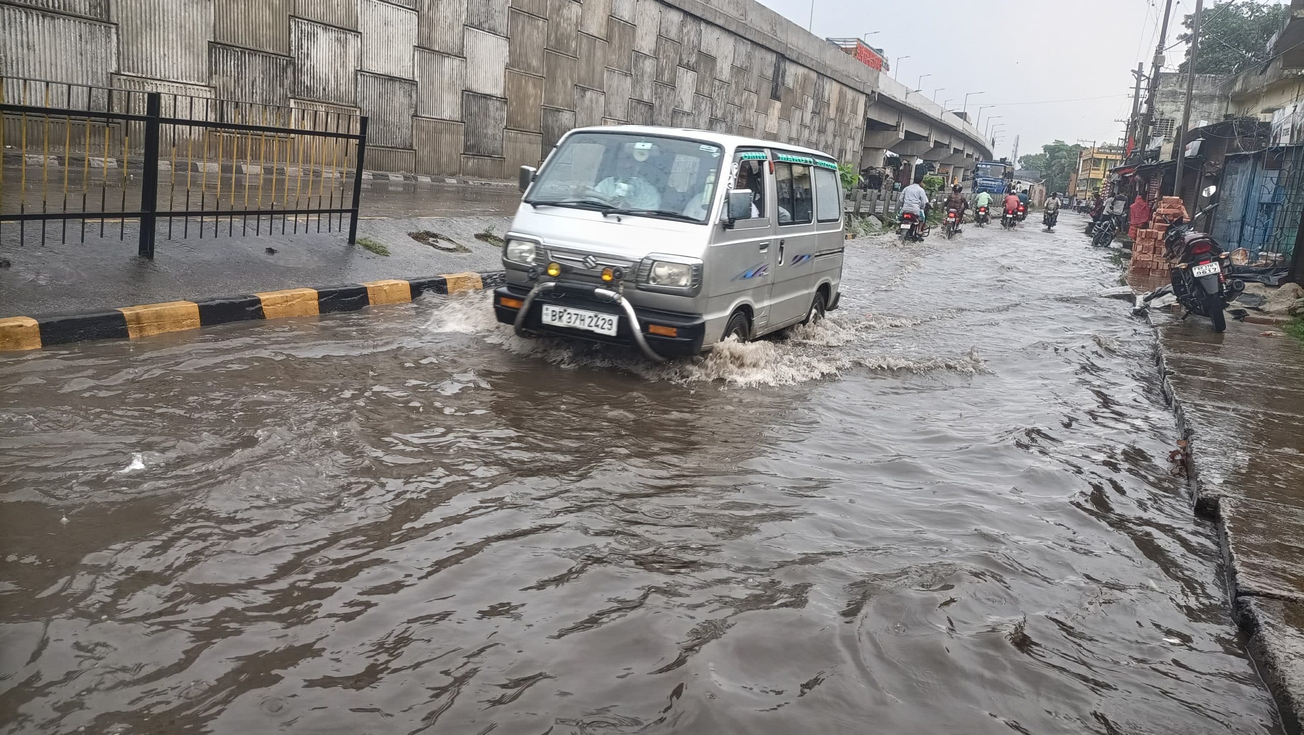 झमाझम बारिश से शहर हुआ पानी-पानी, कई जगह जल जमाव