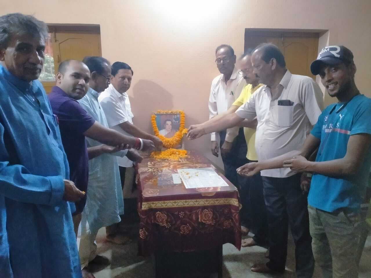 कांग्रेसियों ने पुण्यतिथि पर राजीव गांधी को किया याद