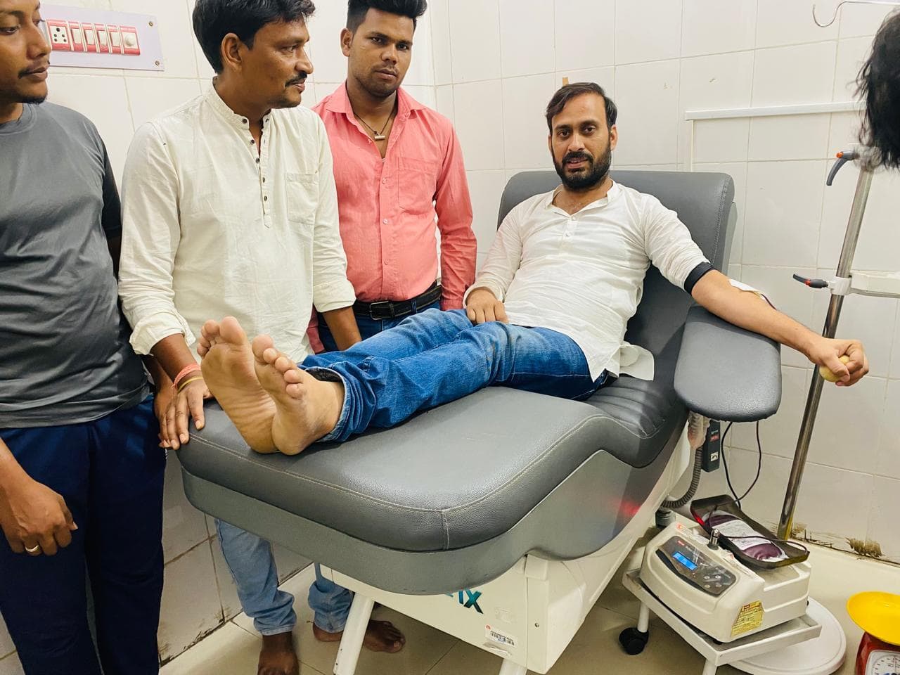 युवा कांग्रेस ने रक्तदान कर मनाई पूर्व पीएम की पुण्यतिथि