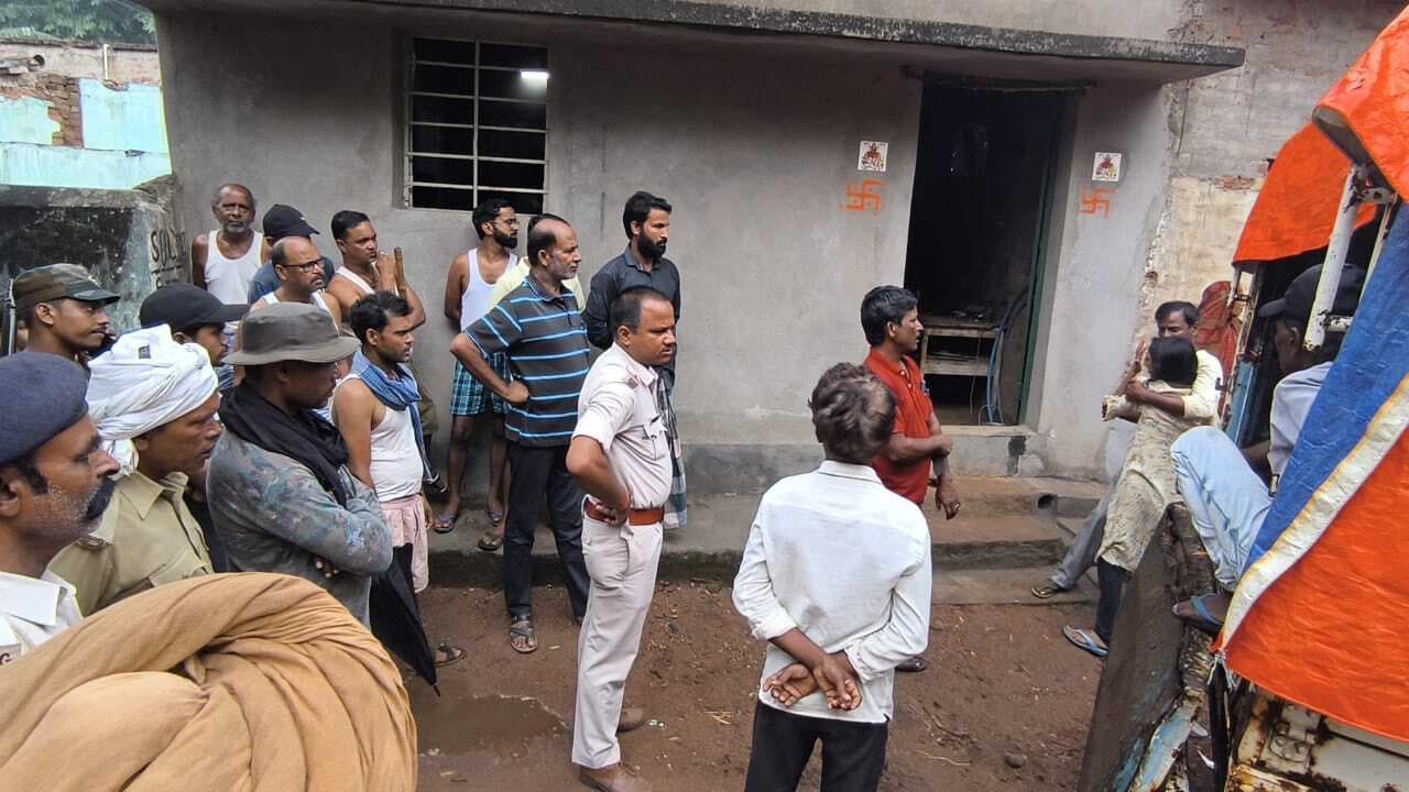 फांसी के फंदे से लटकता मिला युवक का शव