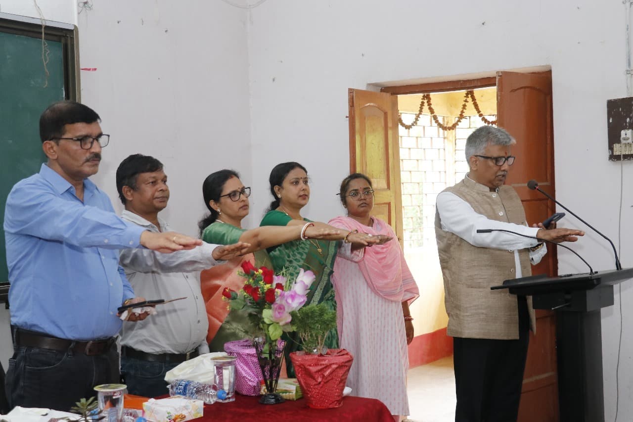 छात्रायें सबल बने, पढ़े और आगे बढ़े : वीसी