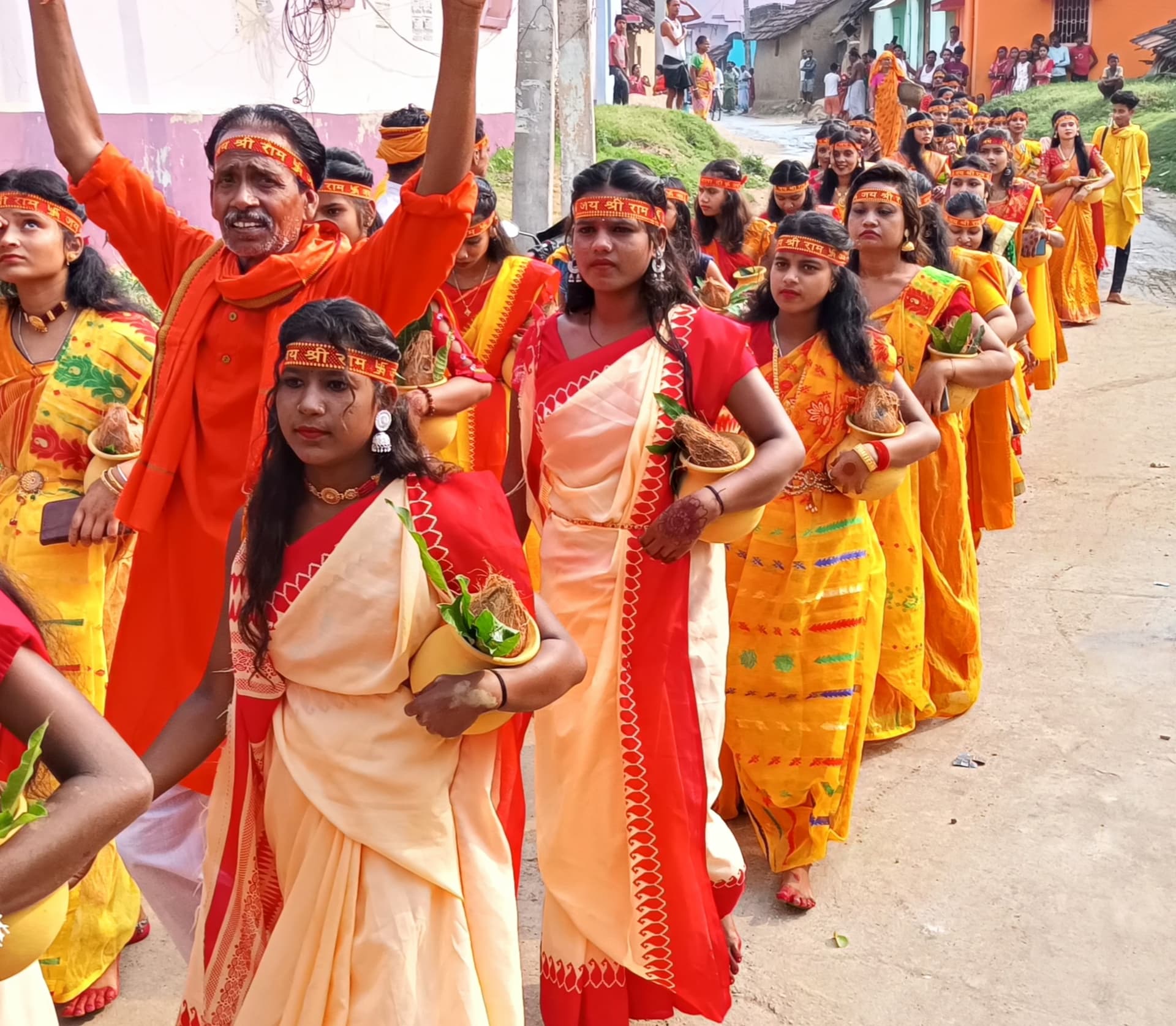 बाघमारा में निकली भव्य कलश यात्रा
