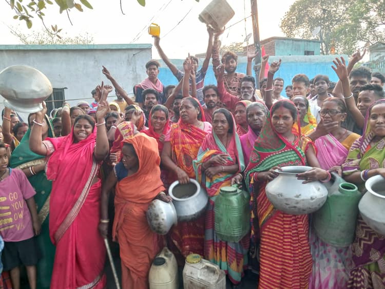 जल संकट से जूझ रहे भौंरा छह नंबर बाउरी पट्टी के लोगों ने किया वोट बहिष्कार का ऐलान