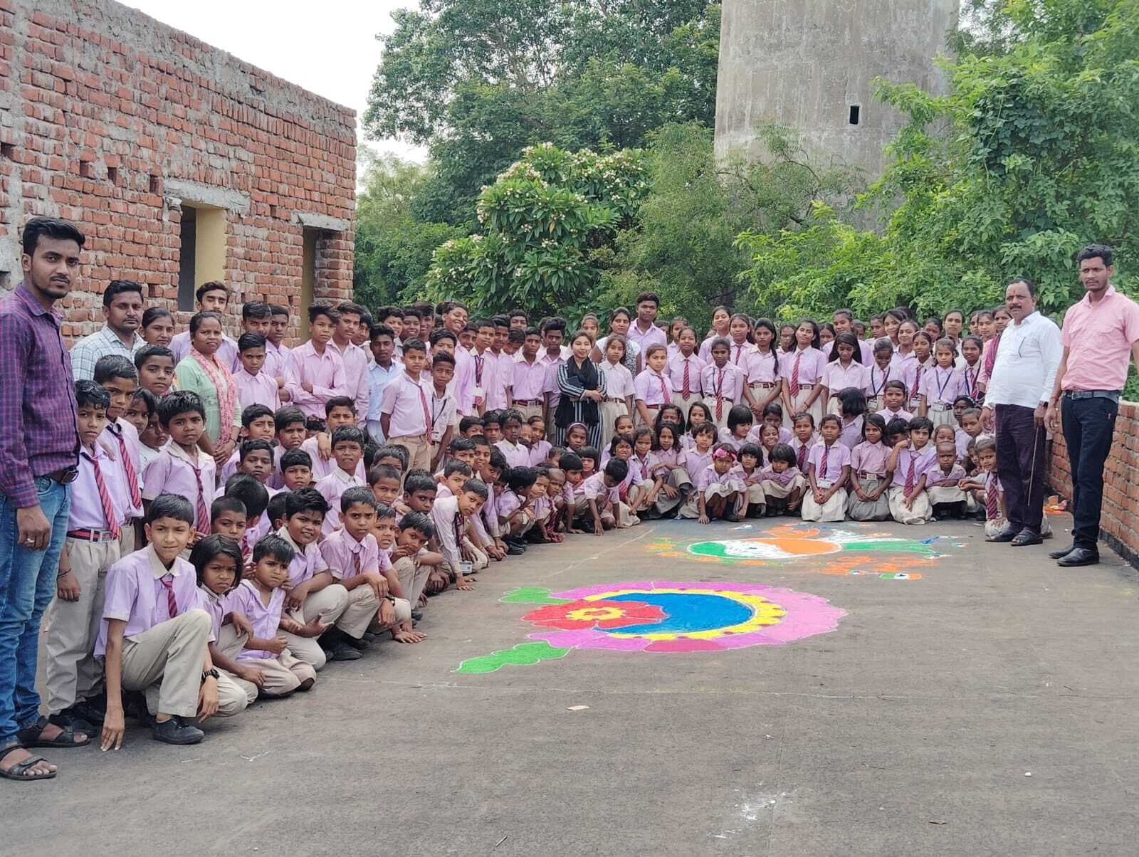 विद्या मंदिर मुराईडीह में रंगोली प्रतियोगिता