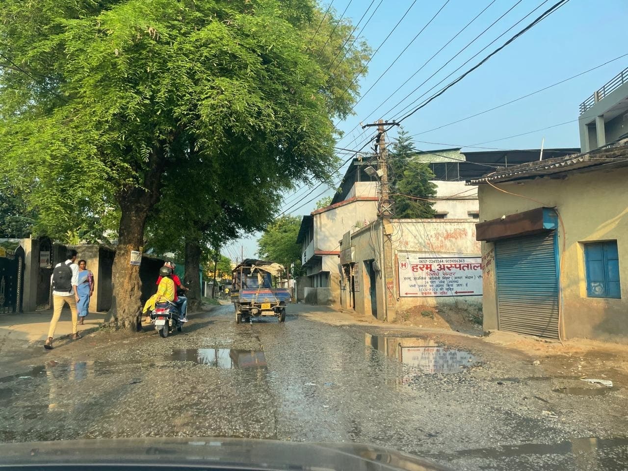 पाइप लीकेज से रोज बर्बाद हो रहा है पानी, विभाग उदासीन