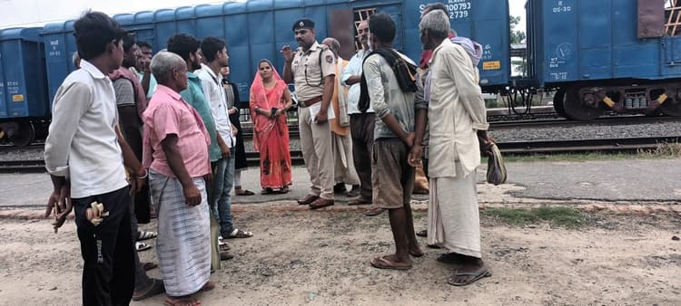 बिना टिकट यात्रियों पर रेलवे की कड़ी नजर