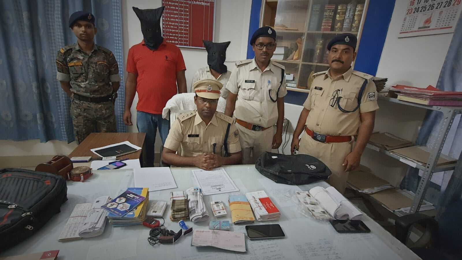 लोगों के नाम पर विभाग से ठगी करने वाले गिरोह के दो सदस्य धराये