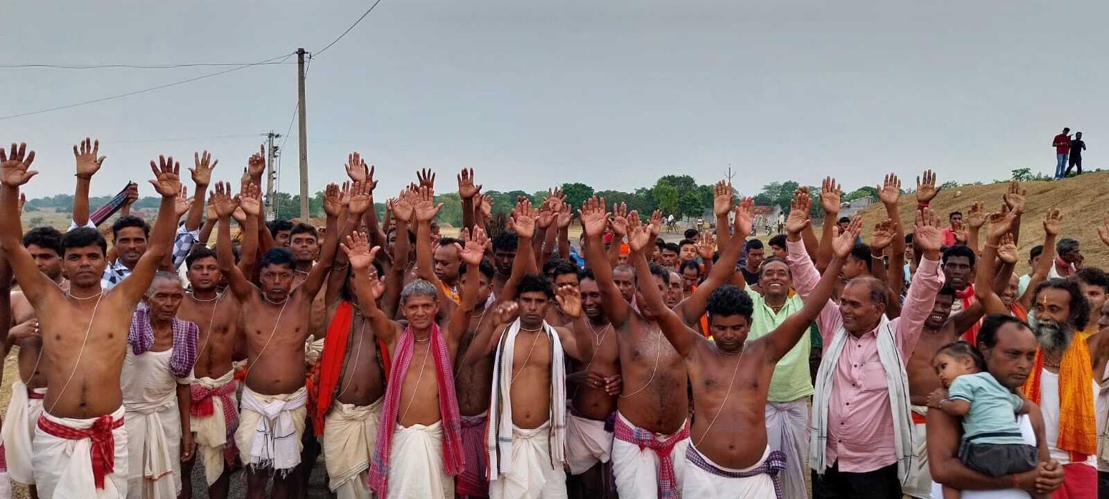 बुद्ध पूर्णिमा के प्रथम दिन दर्जनों भक्तों ने जलाशयों में किया स्नान