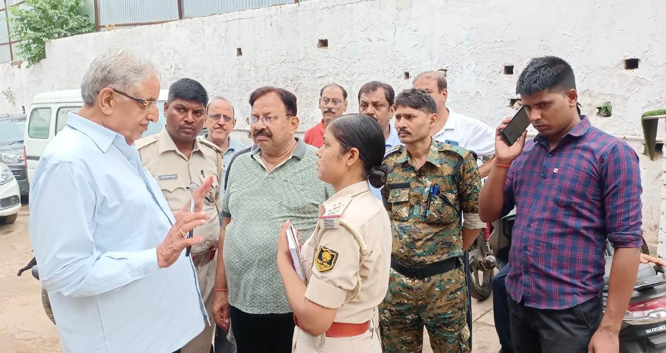 अपराधियों के गोली से घायल व्यवसायी पुत्र भवेश का रहा है आपराधिक इतिहास, पहले भी जा चुका है जेल