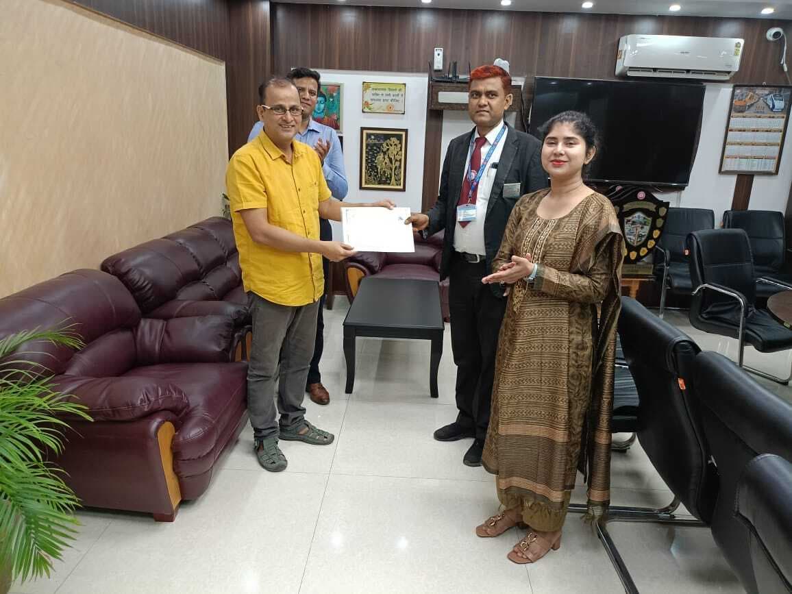 उत्कृष्ट कार्य के लिए शिव शंकर प्रसाद मंडल स्तर पर सम्मानित