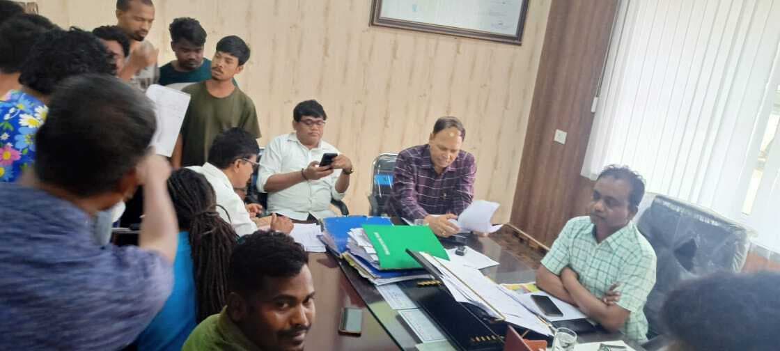 वोट बहिष्कार की धमकी के बाद हरकत में आया अंचल प्रशासन