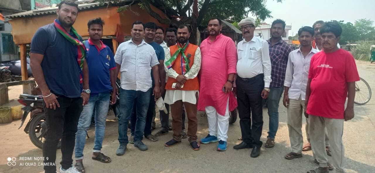 आजसू पार्टी ने चलाया जनसंपर्क अभियान, निशिकांत दुबे के पक्ष में वोट करने की अपील की