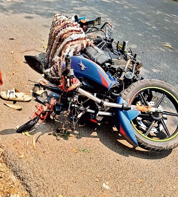 सड़क दुर्घटना में दो बाइक सवार युवक की मौत