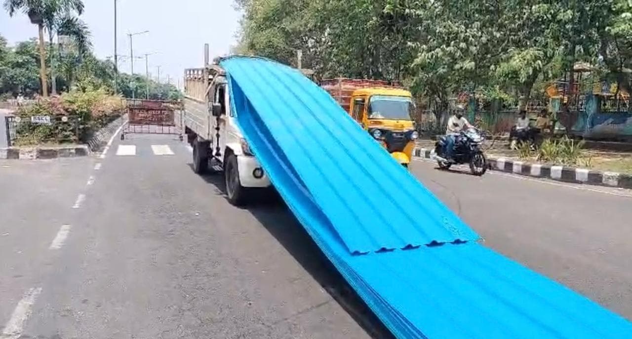 राउरकेला : वाणिज्यिक वाहनों के चालकों की लापरवाही दे रही दुर्घटनाओं को न्योता