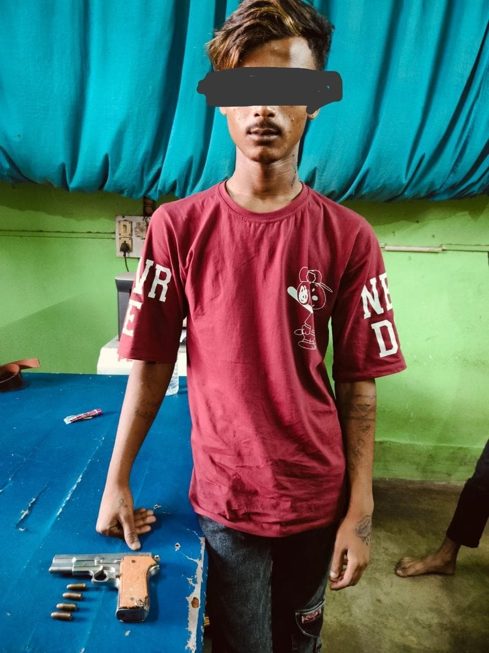 पिस्तौल और चार जिंदा कारतूस के साथ ट्रेन से एक युवक को किया गिरफ्तार