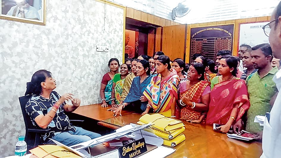 पेयजल की मांग को लेकर मेयर से मुलाकात