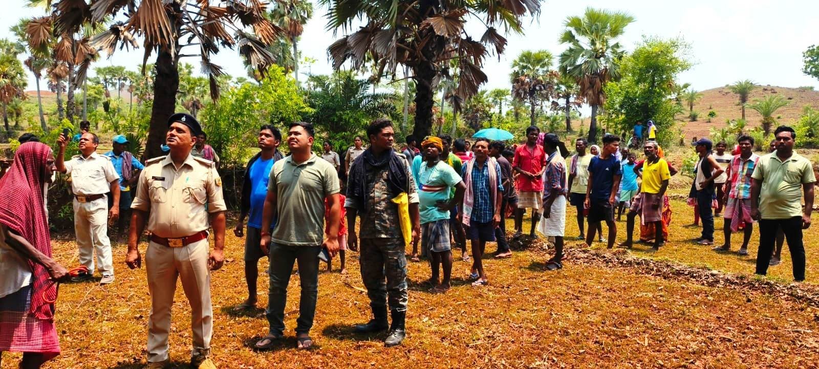 पेड़ पर लटका मिला युवक का शव, जांच में जुटी पुलिस